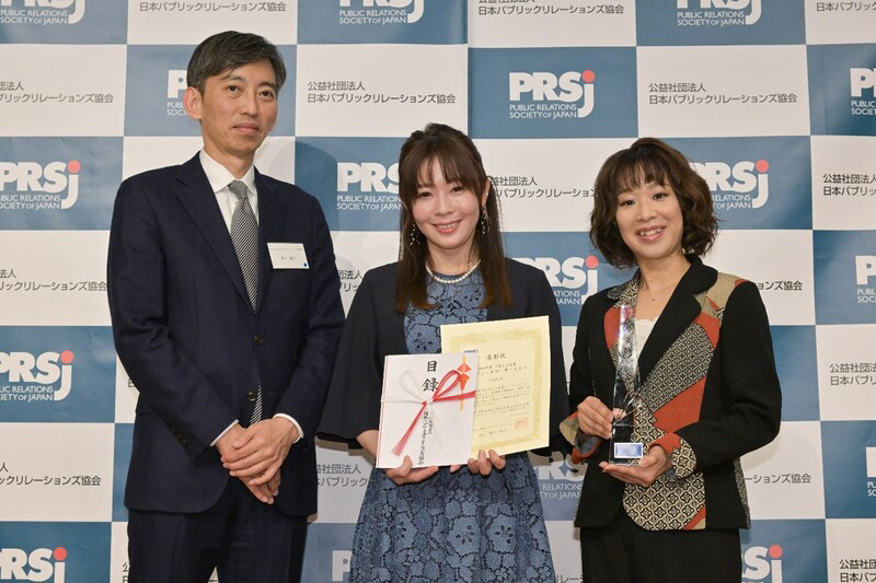 YOASOBI、日本PR大賞「パーソン・オブ・ザ・イヤー」に選出!「この賞は僕らとチームのみんなに贈りたいと思います」 THE FIRST