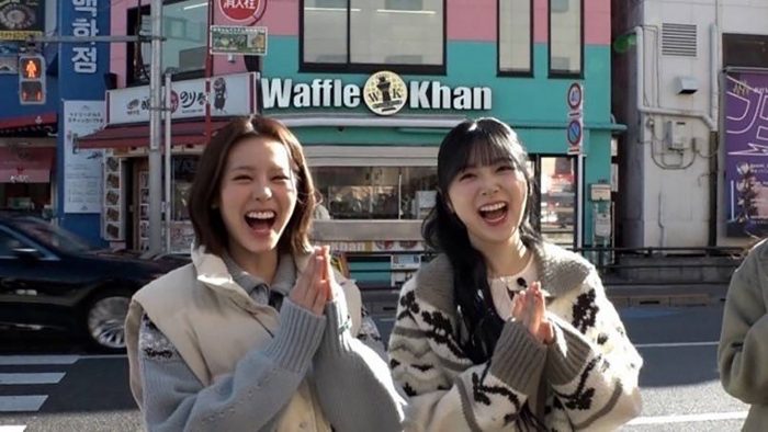 NiziUのMAKOとMIIHIが新大久保で初の食べ歩きロケに挑戦！イケメン通りにも初降臨