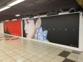 東方神起・ユンホのソロミニアルバム『君は先へ行く』特大ボードが新宿に出現 - 画像一覧（2/3）