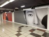 東方神起・ユンホのソロミニアルバム『君は先へ行く』特大ボードが新宿に出現 - 画像一覧（3/3）