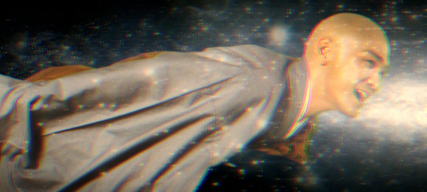 森山直太朗、新曲「愛してるって言ってみな」MV公開！デビュー20周年、初の丸刈りで華麗に踊る - 画像一覧（1/8）