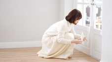 大橋トリオ、自身が主人公を演じる「GIFT」MVで女優の石田ゆり子と共演 - 画像一覧（4/6）