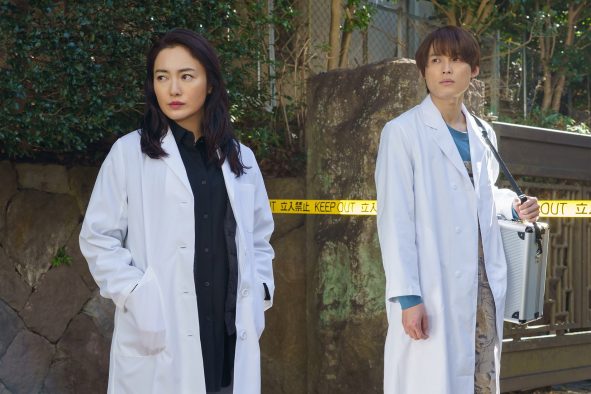 仲間由紀恵×松村北斗（SixTONES）の異色バディ再び！『女王の法医学 ～屍活師～ 2』放送決定