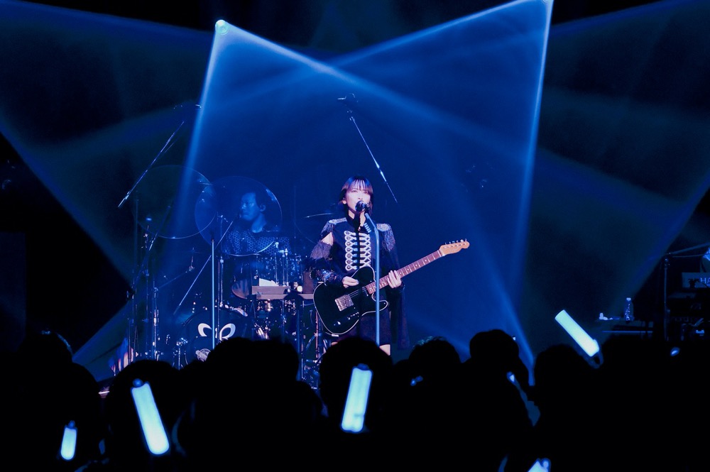 藍井エイル、シングル「PHOENIX PRAYER」発売を記念したツアーの大阪公演が大盛況 - 画像一覧（2/3）