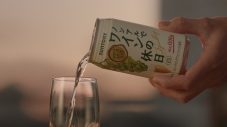 稲垣吾郎、ノンアルコールワインテイスト飲料のTVCMで“ノンアルソムリエ”に!? - 画像一覧（4/11）