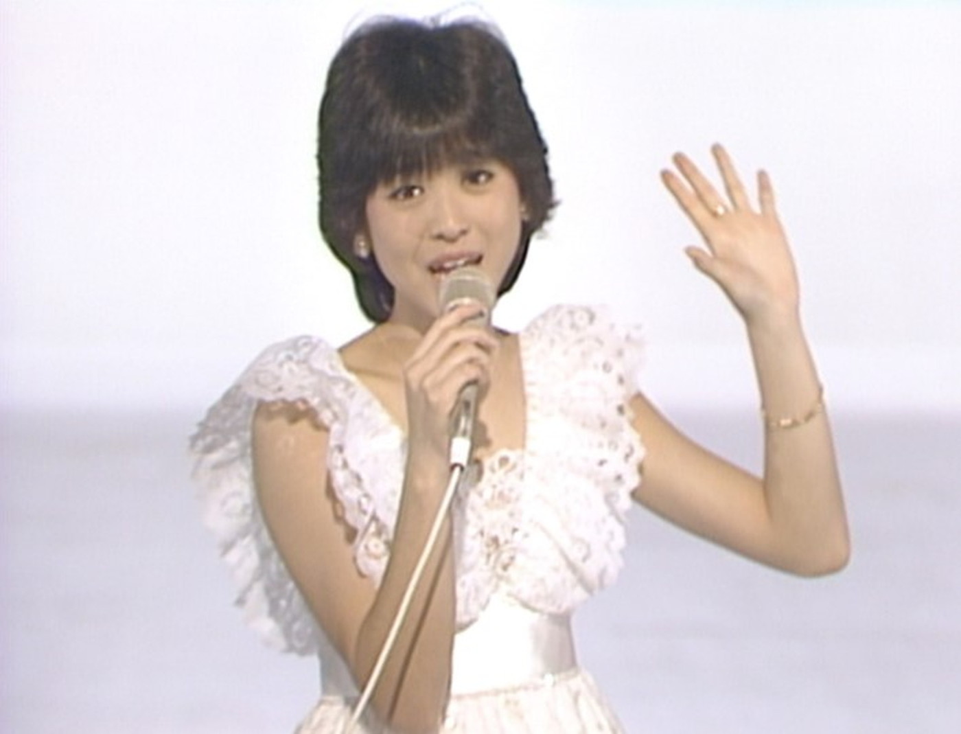 デビュー4年目、21歳の松田聖子が大ヒット曲の数々を歌い上げる！ 音楽番組『ザ・スター ～振り向けば…聖子～』一挙放送決定 - 画像一覧（3/3）