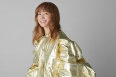 「名曲の⼤渋滞」。YUKI、ソロデビュー20周年ツアーより日本武道館公演の模様がWOWOWにて独占放送＆配信決定