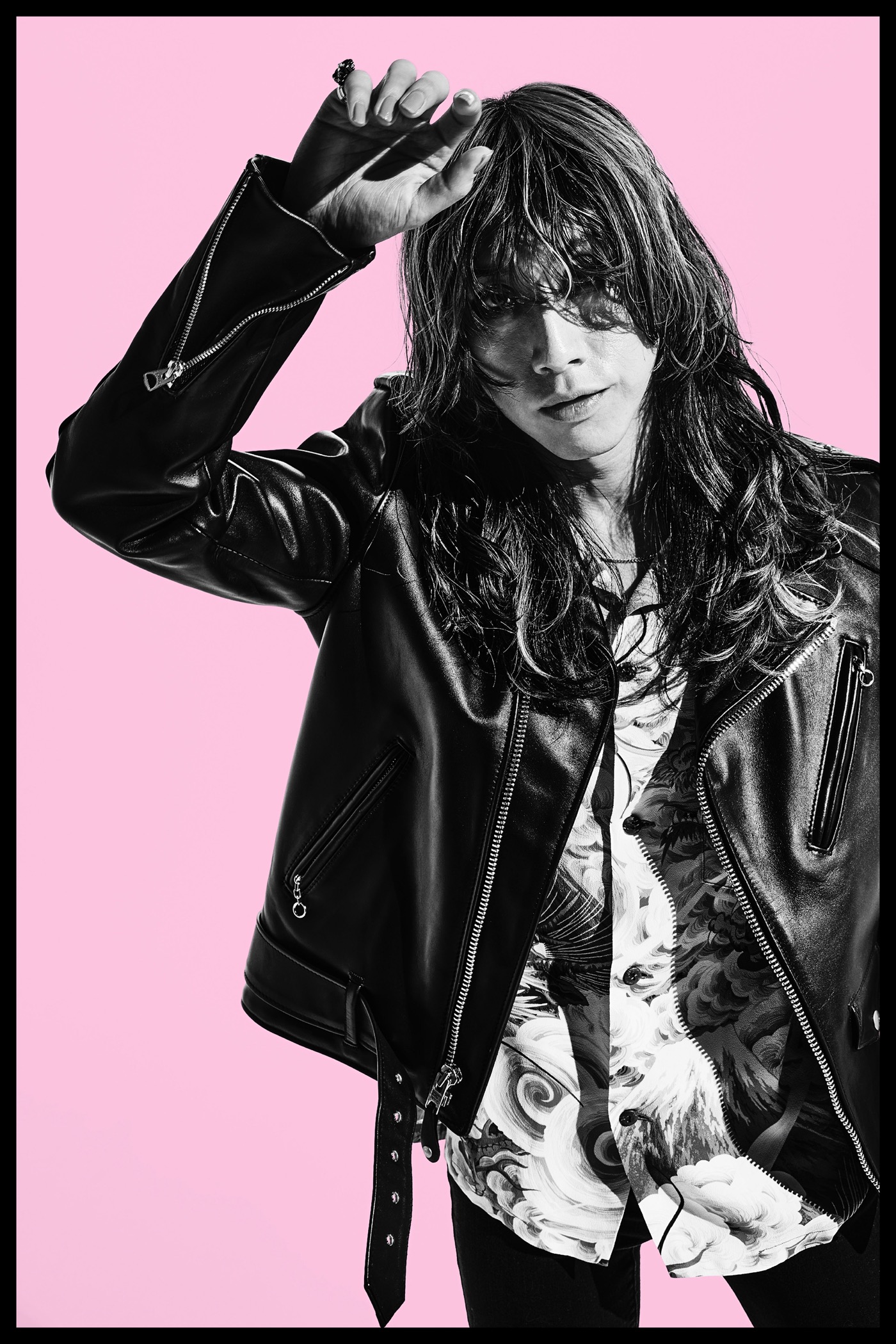 SUPER BEAVER・渋谷龍太のエッセイ本『吹けば飛ぶよな男だが』に、吉本ばななが愛あふれる帯コメントを寄稿