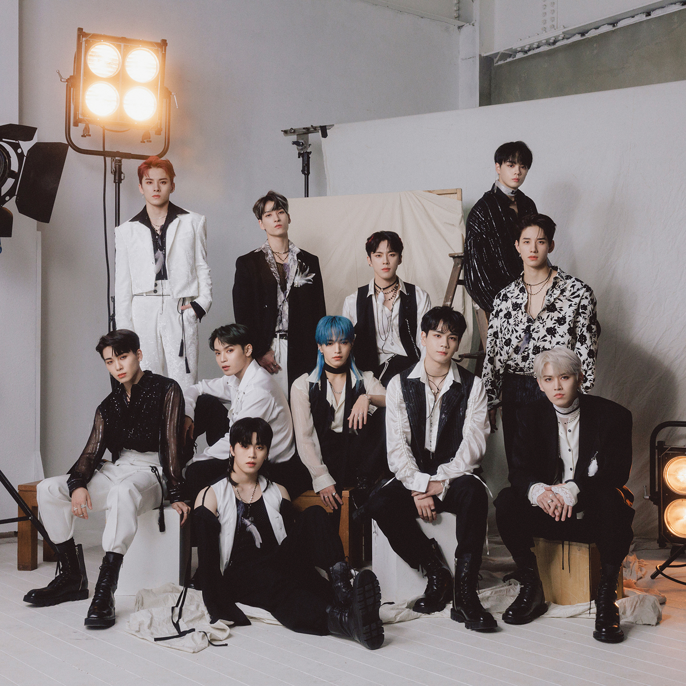 JO1、ニューシングル「TROPICAL NIGHT」のキャッチコピーは“目標を追いかけた情熱、燃え尽きた青春は美しい。”