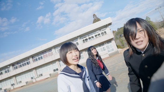 ヤバイTシャツ屋さん、青春感と学生感たっぷりな新曲「hurray」MVのプレミア公開が決定