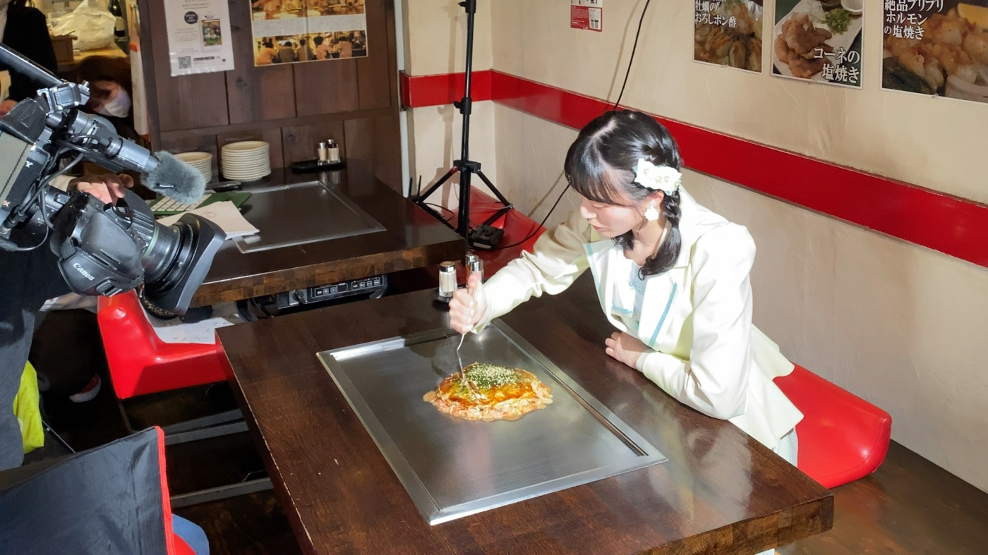 STU48・瀧野由美子、スカパラ谷中敦とサックス即興演奏による「ミュージック食リポ」に挑戦 - 画像一覧（4/7）