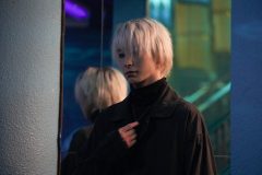 映画『マッチング』より佐久間大介（Snow Man）演じる狂気のストーカー“吐夢”の新場面写真解禁！ 冷たく無機質な“目”の演技を監督が絶賛