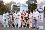 乃木坂46新成人メンバー、バナナマン日村勇紀運転の“ひむバス”で乃木神社へ - 画像一覧（1/4）