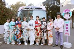 乃木坂46新成人メンバー、バナナマン日村勇紀運転の“ひむバス”で乃木神社へ
