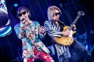 B’z、結成35周年のメモリアルイヤーに開催されたベスト選曲のPleasureツアーを待望のパッケージ化 - 画像一覧（1/2）