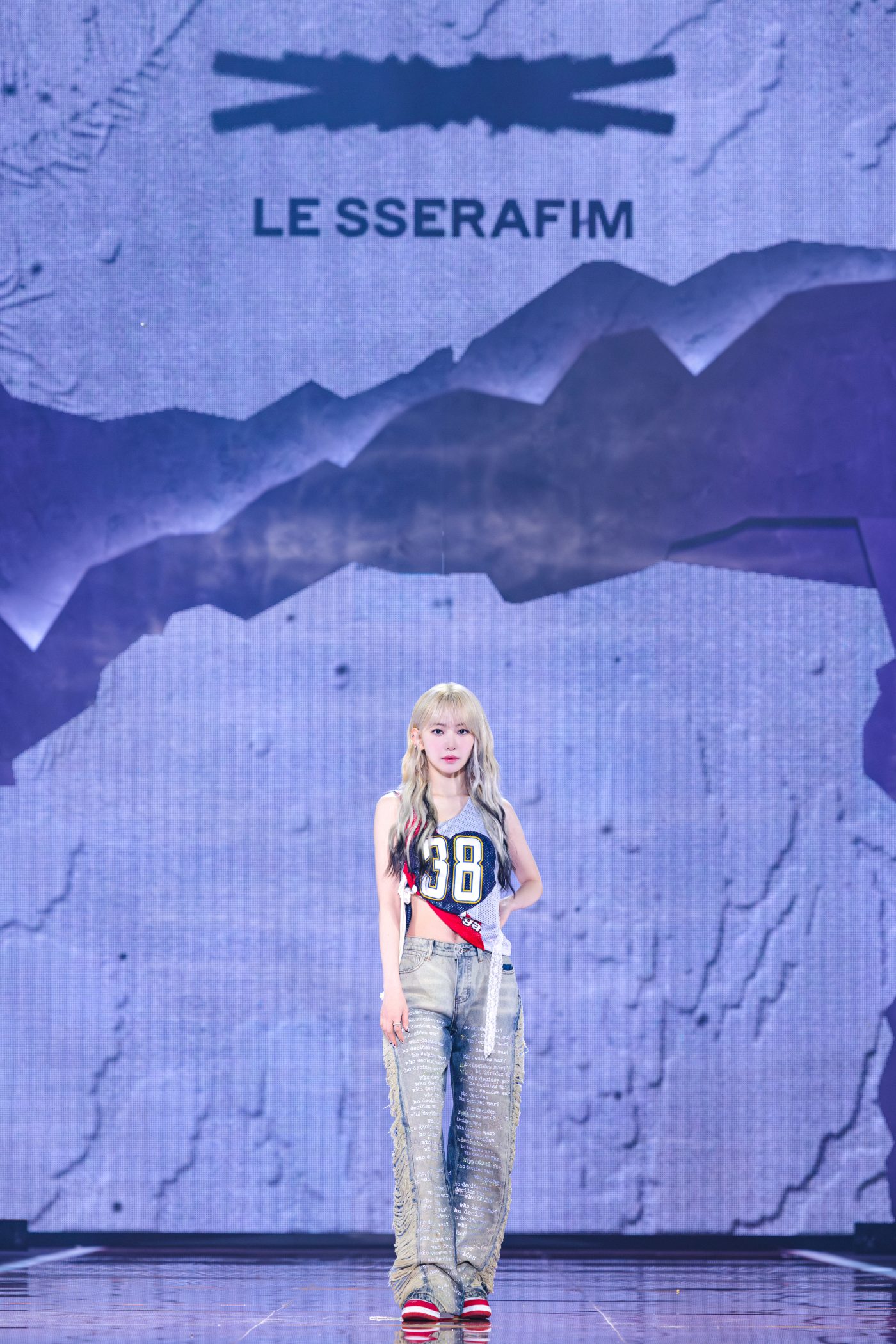 【レポート】LE SSERAFIM、3rdミニアルバムの発売を記念してメディアショーケースを開催！「EASY」「Swan Song」のステージも披露 - 画像一覧（14/18）