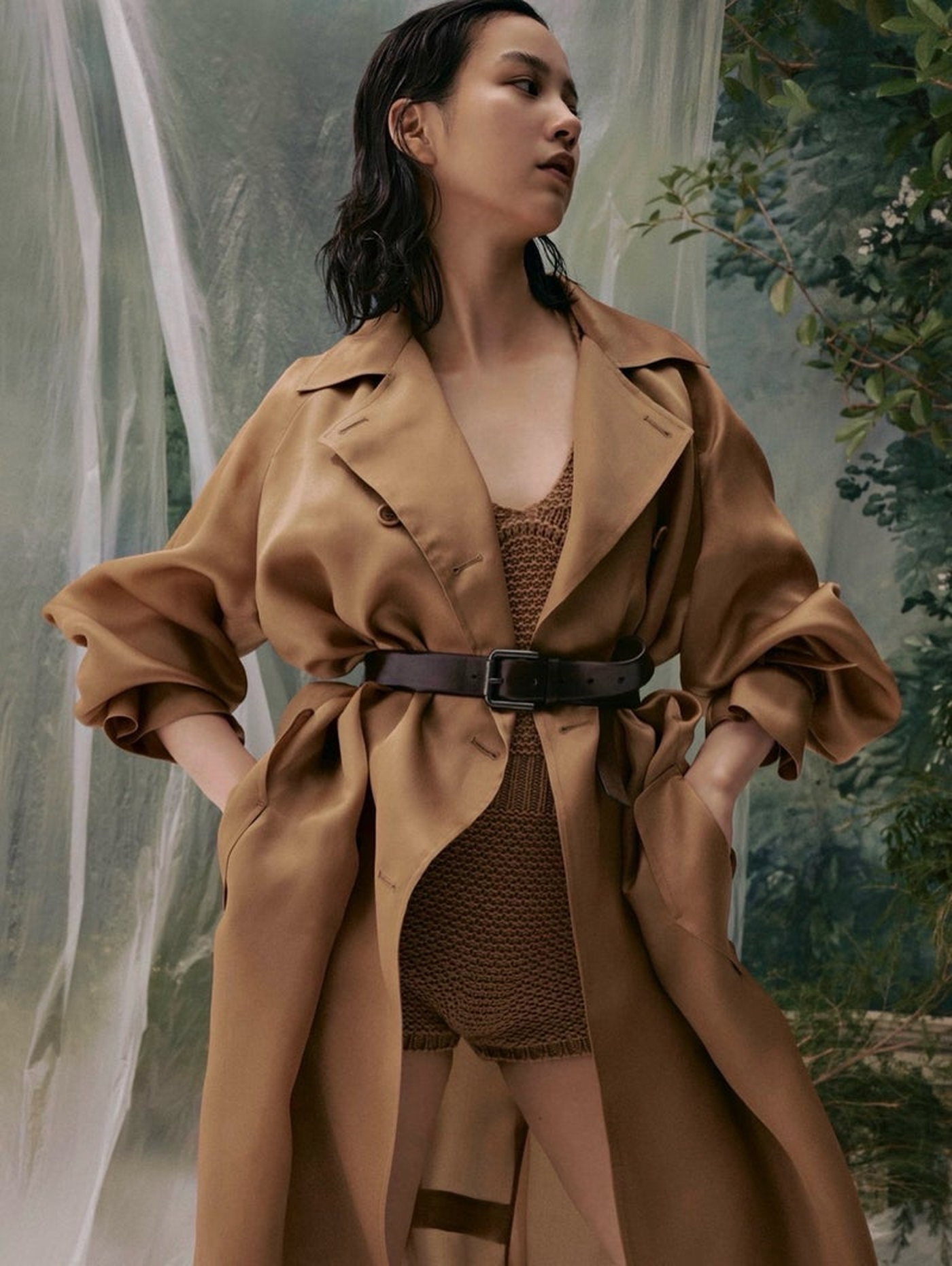 のん、デコルテ＆美脚披露の大人なコーデにファン大興奮！「おっ色っぽいのう」