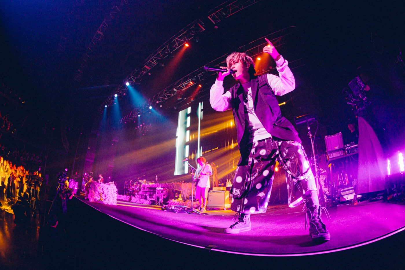 【ライブレポート】Tani Yuukiの気取らない率直な魅力。ツアーファイナルで溢れたショーマンシップを振り返る - 画像一覧（2/11）