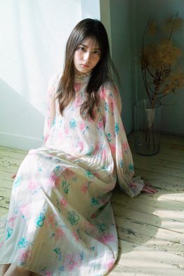 日向坂46小坂菜緒が『blt graph.vol.100』の表紙・巻頭に登場！ 巻末グラビアは佐々木久美