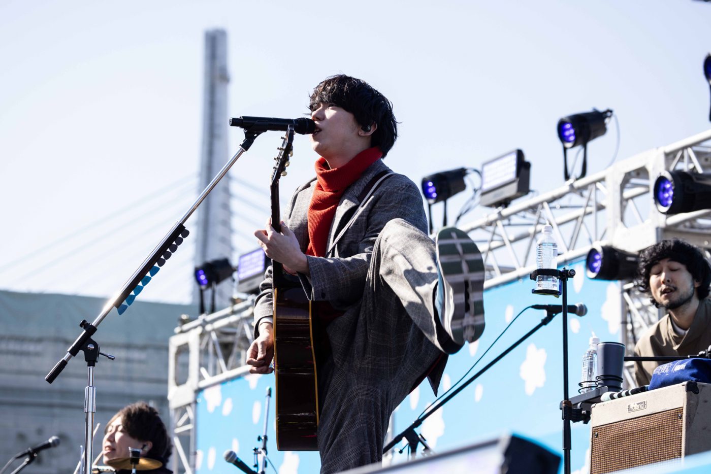 【ライブレポート】sumika、相性抜群のUSJ初ライブが大盛況！学生の忘れられない思い出づくりを応援する『ユニ春！ライブ 2025』DAY1レポート - 画像一覧（3/16）