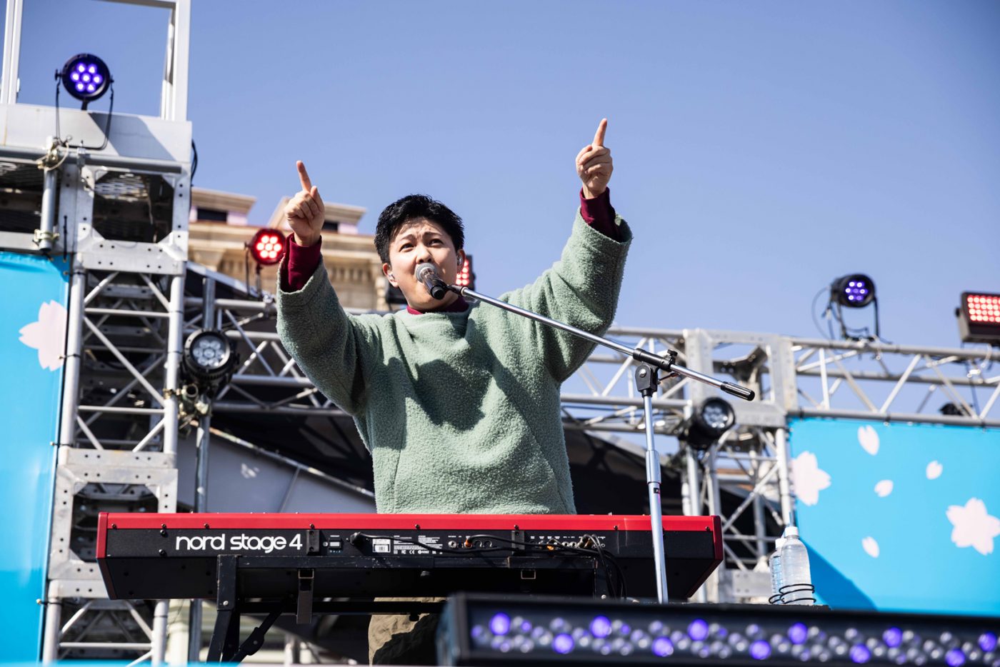 【ライブレポート】sumika、相性抜群のUSJ初ライブが大盛況！学生の忘れられない思い出づくりを応援する『ユニ春！ライブ 2025』DAY1レポート - 画像一覧（4/16）