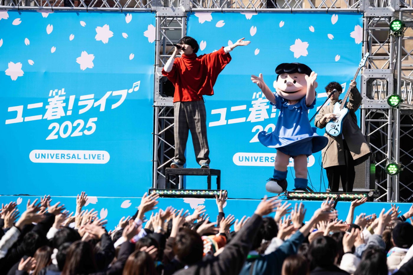 【ライブレポート】sumika、相性抜群のUSJ初ライブが大盛況！学生の忘れられない思い出づくりを応援する『ユニ春！ライブ 2025』DAY1レポート - 画像一覧（14/16）