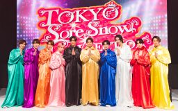 Snow Man「東京それスノコレクション」第4弾で初の“パパ”コーデ対決