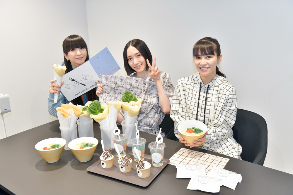 Perfume、ラフォーレ原宿の『Perfume Closet』ポップアップショップにサプライズ登場！ - 画像一覧（6/7）