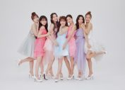 OH MY GIRL、ベストアルバム発売記念グッズのラインナップを公開 - 画像一覧（1/2）