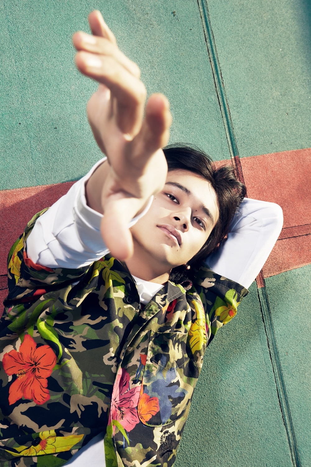 北村匠海（DISH//）、ブランドアンバサダーを務める「トミー ヒルフィガー」の新キャンペーンビジュアル公開 - 画像一覧（2/16）