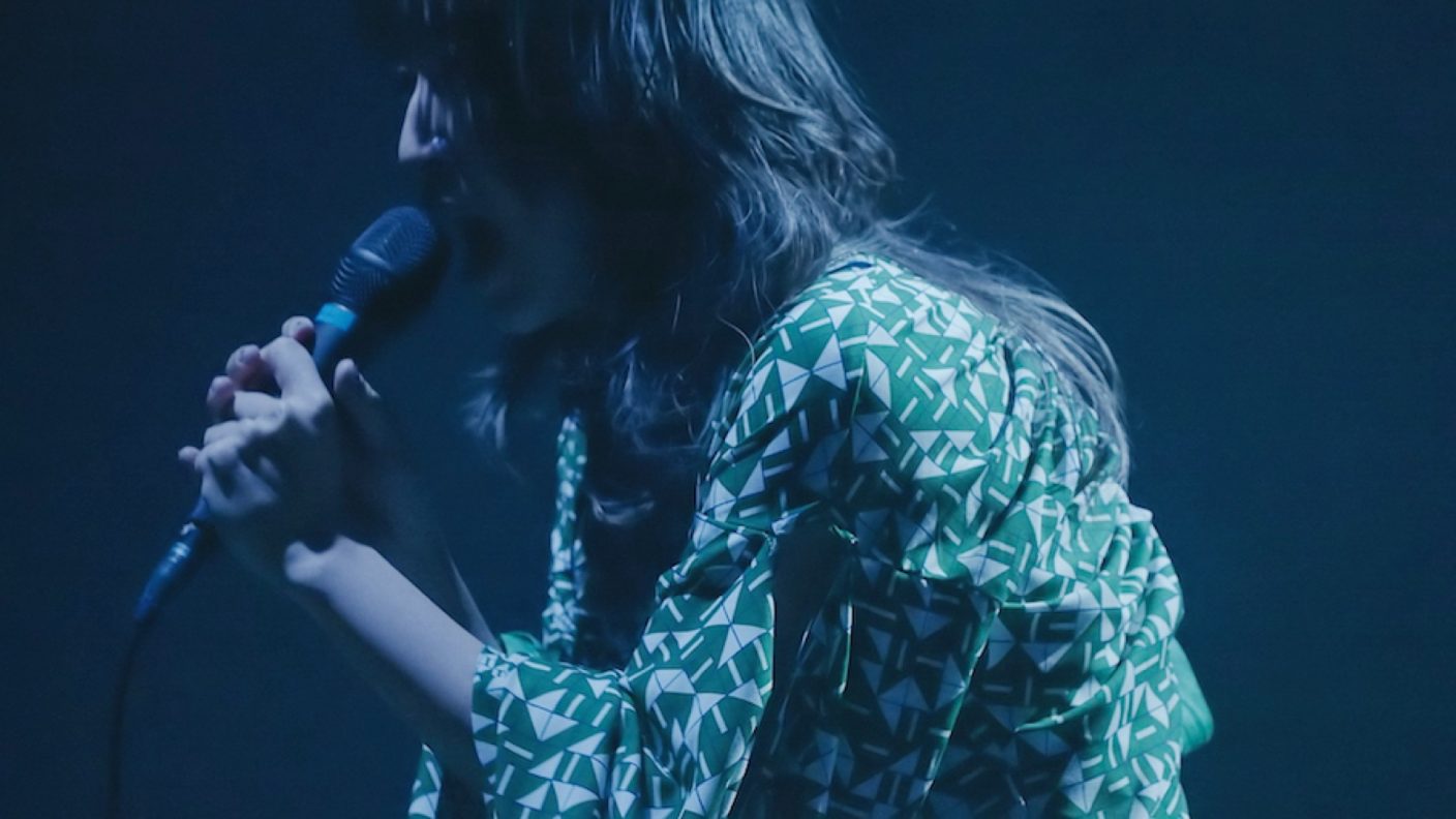 世界から大反響 ヒグチアイ 話題沸騰中の 悪魔の子 ライブ映像公開 The First Times