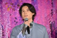 神木隆之介＆松村北斗、イヤホンホリックを告白。「話が止まらなくなって…」 - 画像一覧（5/7）