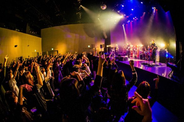 AKi（シド）、“振替ツアー”開催決定！ 2年越しの開催で全国9ヵ所10公演を巡る