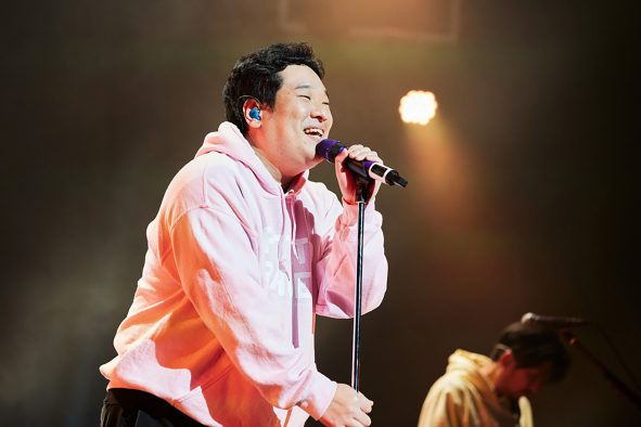 岡崎体育、全国ツアー『実写版 クッキングばぁば』完走！「必ず紅白歌合戦に出る」