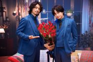斎藤工、中島健人（Sexy Zone）の28歳の誕生日を28本の薔薇の花束で祝福。「セクシーサンキュー！」 - 画像一覧（1/4）