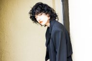 あいみょん、全編沖縄で撮影された新曲「双葉」MV公開。「人生で初めて海に飛び込みました」 - 画像一覧（2/2）