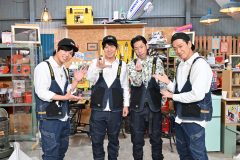 NEWS・小山慶一郎＆加藤シゲアキ、コカドケンタロウ（ロッチ）＆呂布カルマとファッションリメイクに挑戦