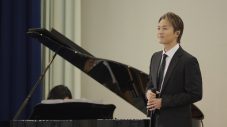 EXILE TAKAHIRO、卒業式にサプライズ登場！ 卒業生とともに「道」を合唱 - 画像一覧（8/9）