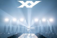 『YOSHIKI SUPERSTAR PROJECT X』から誕生したXY、YOSHIKIとともに『東京ガールズコレクション』でライブ初披露