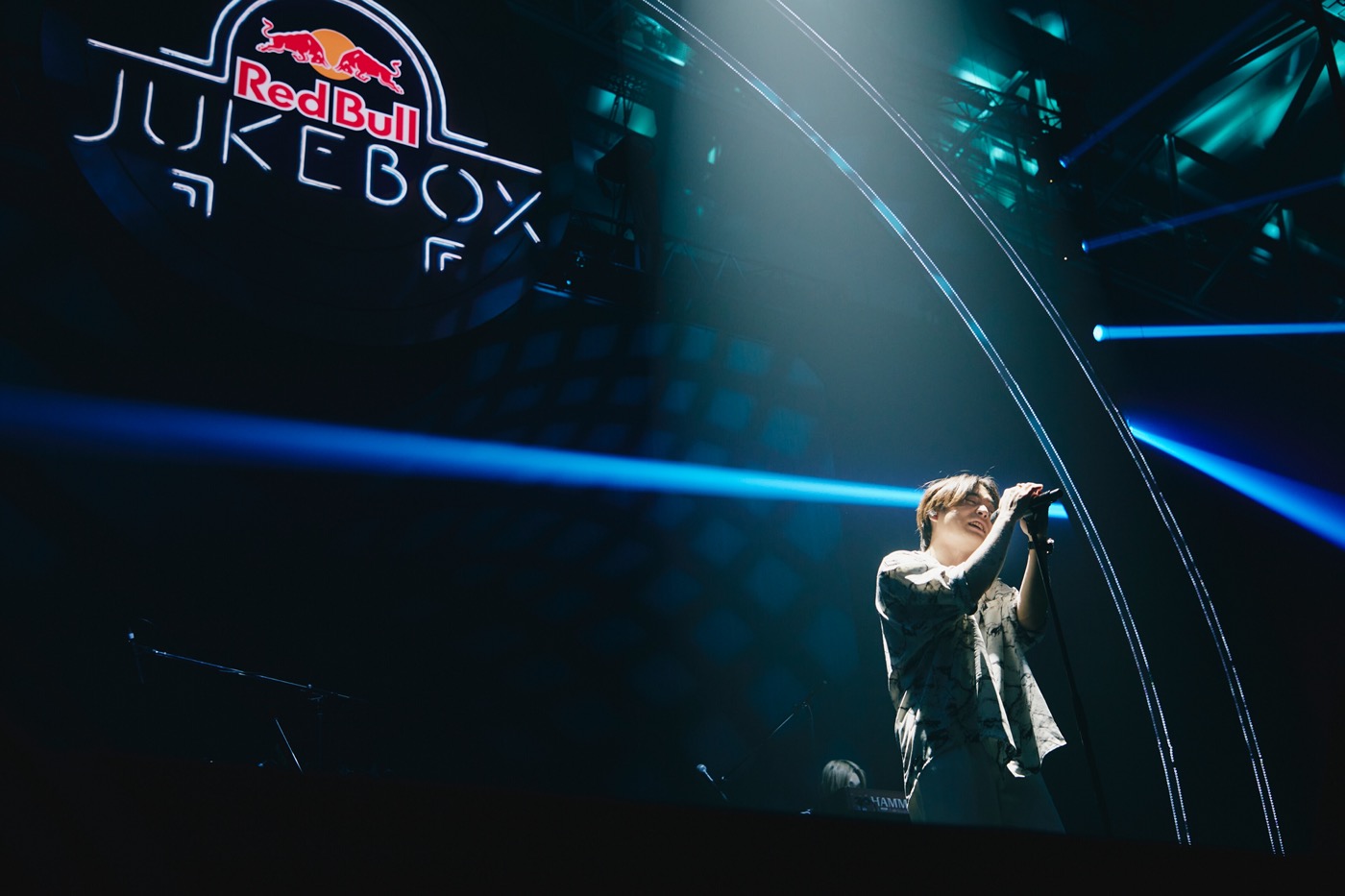優里、地元・幕張で開催された『Red Bull Jukebox 2023』で1万3,000人を魅了！「僕にとって、地元のライブハウスと言ったら、幕張メッセ」 - 画像一覧（15/25）