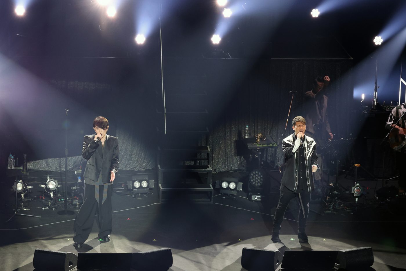 CHEMISTRY、ファンへの22年分の感謝を込め熱唱した一夜。Da-iCEの大野雄大と花村想太がサプライズ登場 - 画像一覧（1/7）