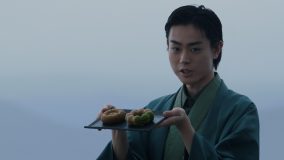 菅田将暉、ミスド新商品のTVCM『抹茶とほうじ茶。第一弾』篇で美しいお茶の所作を披露