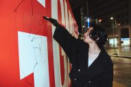 King Gnuメンバーが、東京・表参道の巨大ビルボードに直接サイン！ 東京ドーム初公演ライブ映像、配信迫る - 画像一覧（7/8）