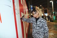 King Gnuメンバーが、東京・表参道の巨大ビルボードに直接サイン！ 東京ドーム初公演ライブ映像、配信迫る - 画像一覧（5/8）
