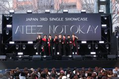 【ライブレポート】ATEEZ、シングル「NOT OKAY」リリース記念！ 曇天を吹き飛ばす熱狂の屋外ショーケースを開催