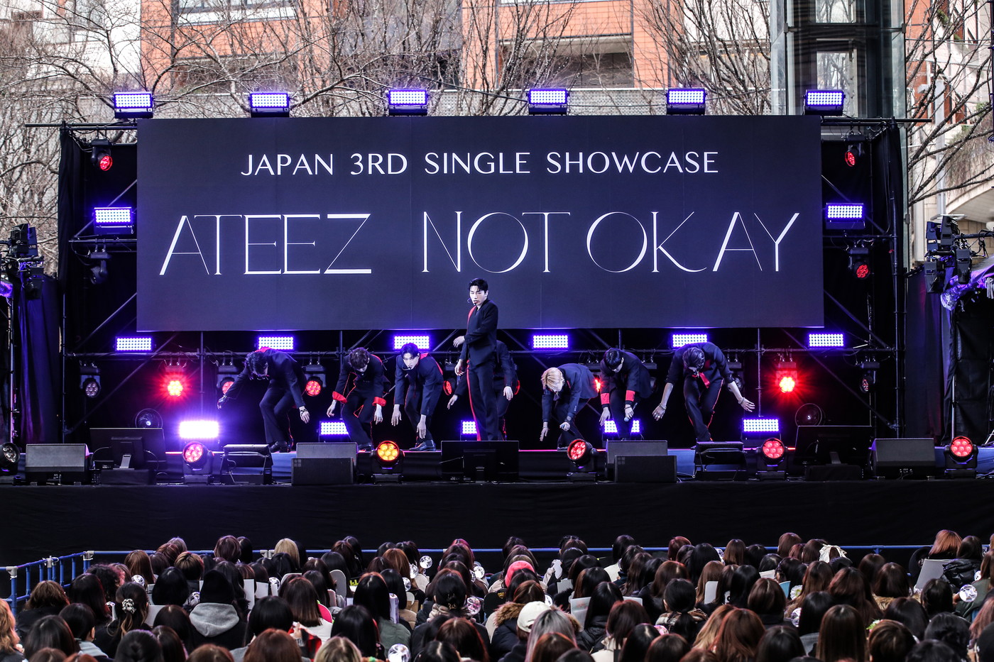 【ライブレポート】ATEEZ、シングル「NOT OKAY」リリース記念！ 曇天を吹き飛ばす熱狂の屋外ショーケースを開催 - 画像一覧（11/12）