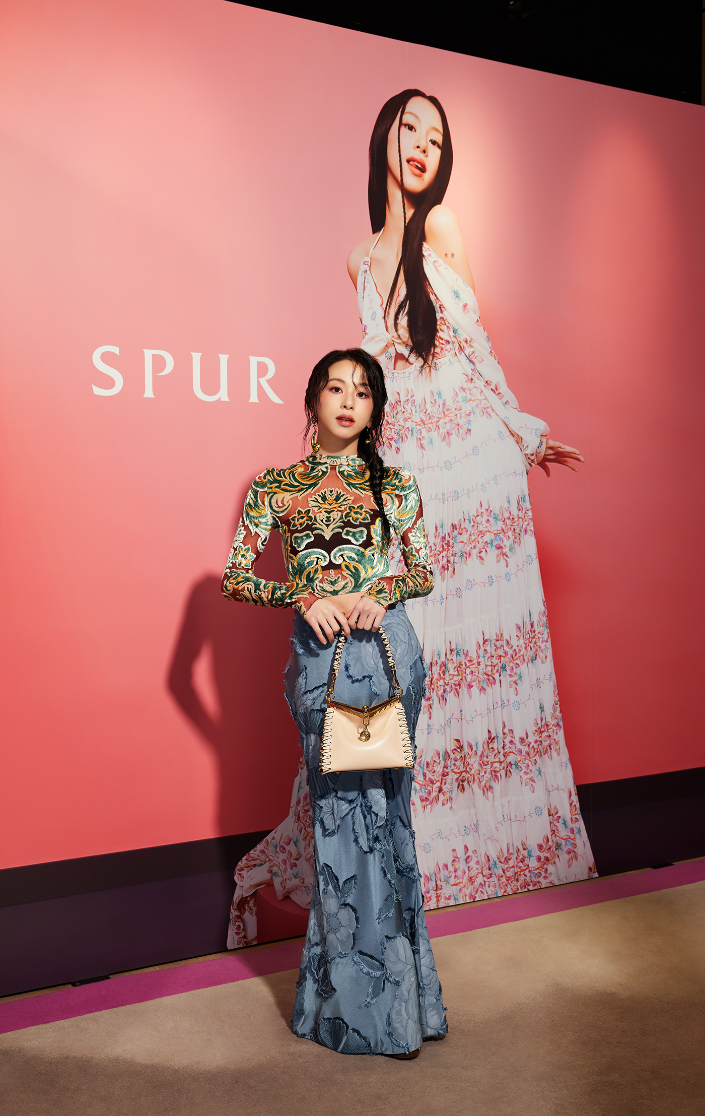 TWICEチェヨン『ETRO x CHAEYOUNG PHOTO GALLERY』に来場！ エトロ「2024 春夏ウィメンズコレクション」のアイテムを着こなす