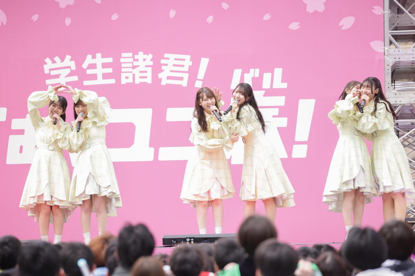 【ライブレポート】日向坂46、熱狂のUSJライブ再び！ 学生に忘れられない思い出を届けるイベント『ユニ春！ライブ 2024』4日目レポート - 画像一覧（8/20）