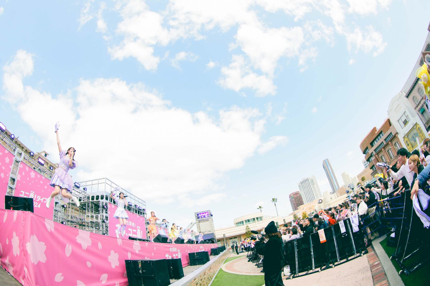 【ライブレポート】＝LOVE、初USJでライブにコラボに魅力全開の最終日！ 学生に忘れられない思い出を届けるイベント『ユニ春！ライブ 2024』5日目レポート - 画像一覧（14/15）