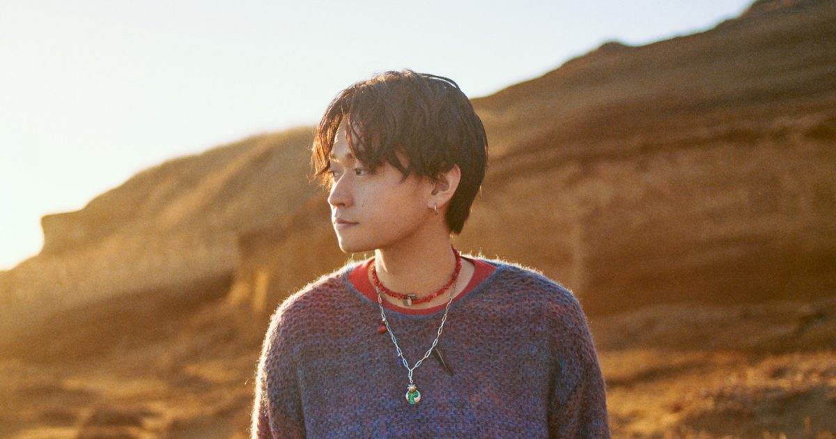 Tani Yuuki、優しい微笑みと温かな光が印象的な新アーティスト写真公開